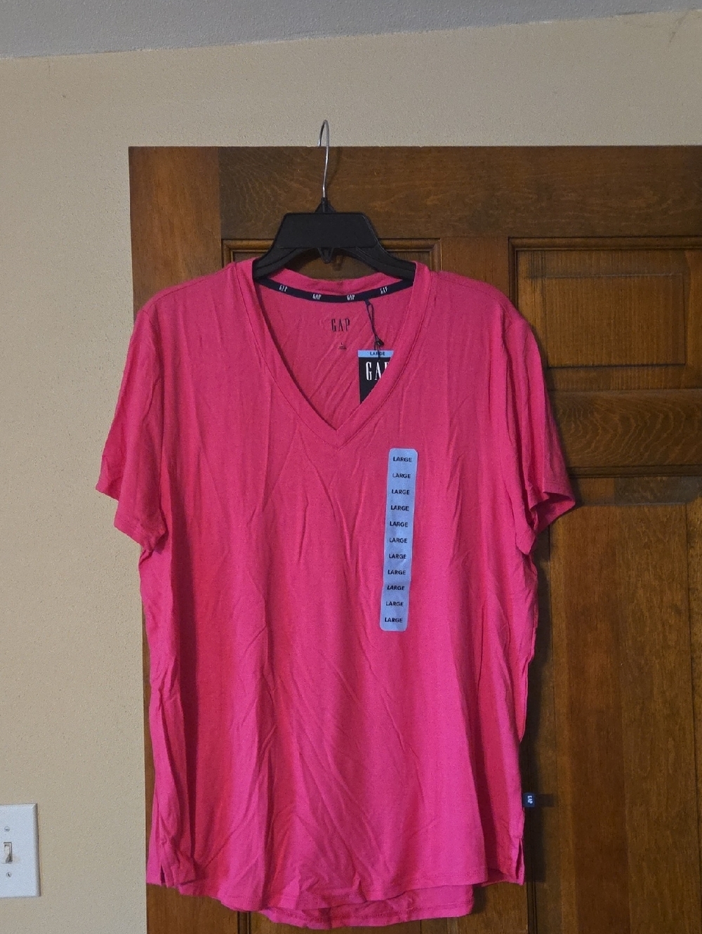 GAP V-Neck Tee - Bright Pink